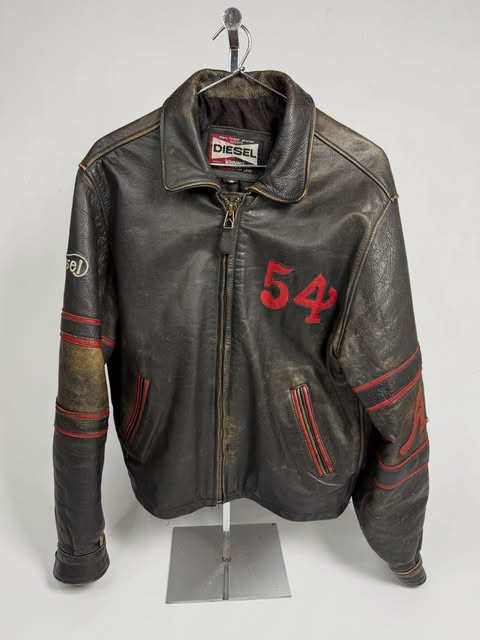 Campera de cuero Diesel, publicada por depto el 14 de mayo de 2026
